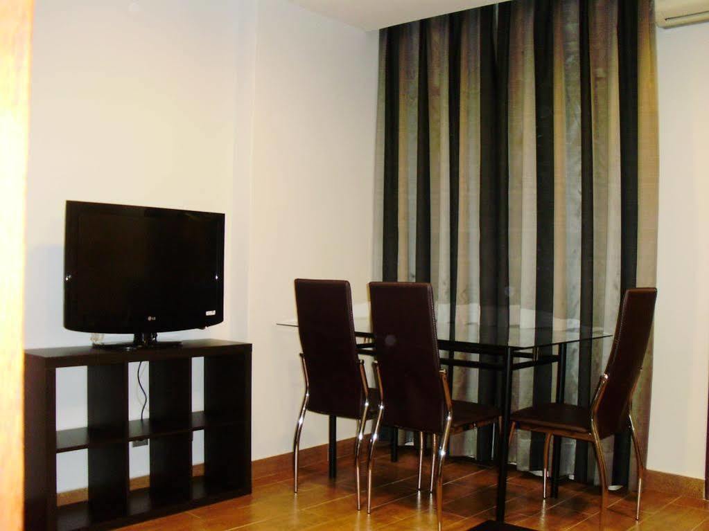Apartamentos Boutique Catedral Valladolid Quarto foto